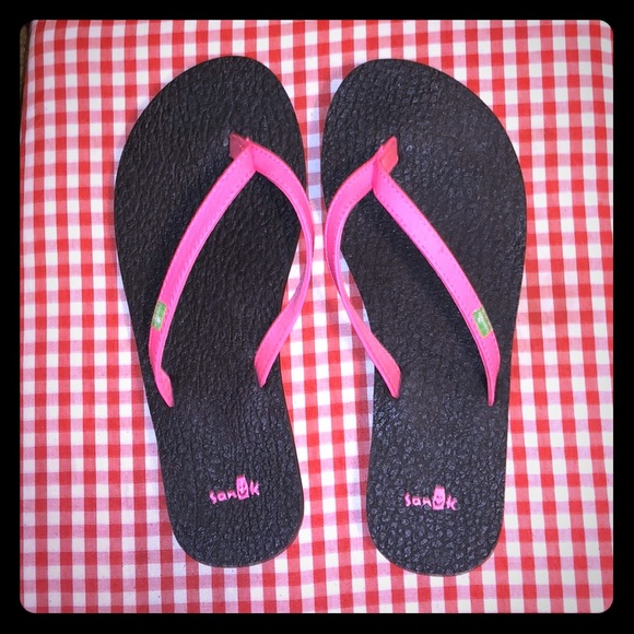 sanuk flip flops sale
